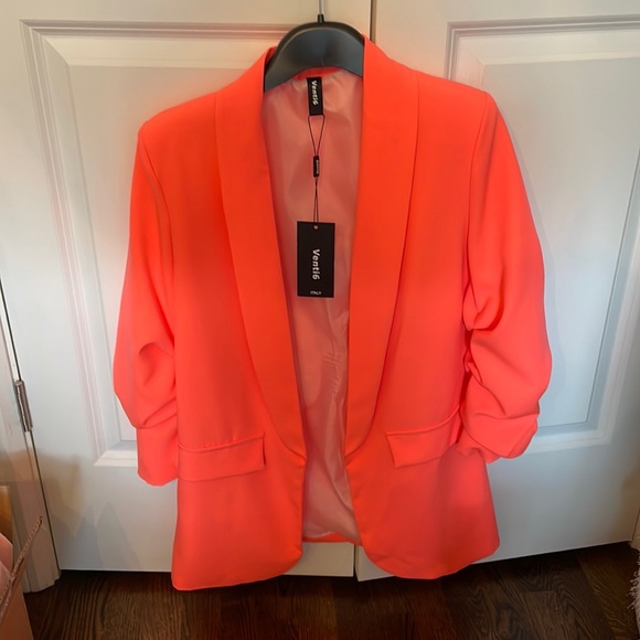 Beautiful blazer made in Italy. Ruched sleeves - Picture 1 of 2